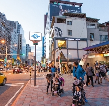 MRT Zhongshan Station Shopping district